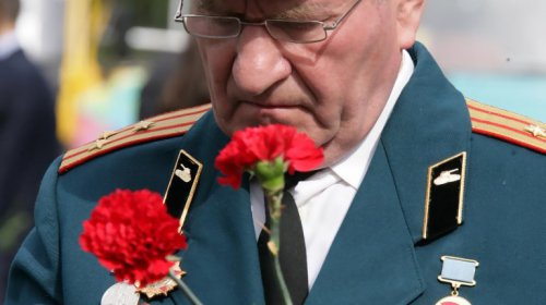 Одесситы торжественно возложили цветы к мемориалу на Аллее Славы