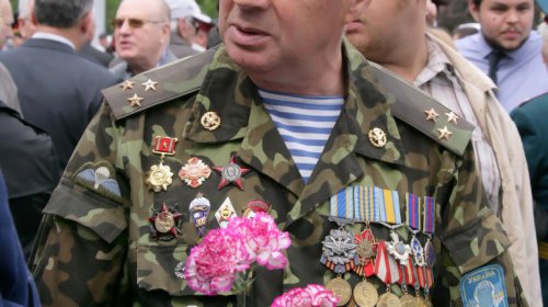 Одесситы торжественно возложили цветы к мемориалу на Аллее Славы