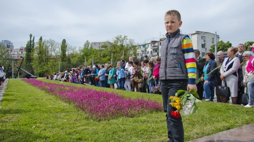 На площади 10 Апреля почтили память погибших в годы Второй Мировой войны