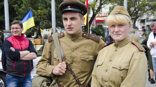 На площади 10 Апреля почтили память погибших в годы Второй Мировой войны