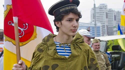 На площади 10 Апреля почтили память погибших в годы Второй Мировой войны