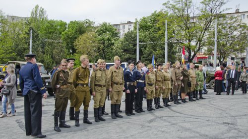 На площади 10 Апреля почтили память погибших в годы Второй Мировой войны