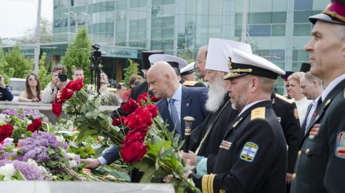 На площади 10 Апреля почтили память погибших в годы Второй Мировой войны