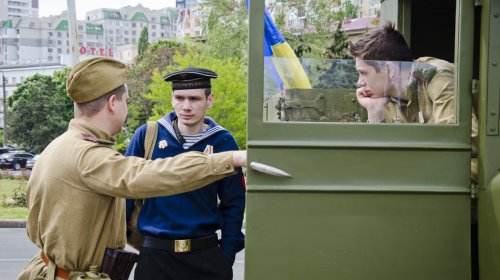 На площади 10 Апреля почтили память погибших в годы Второй Мировой войны