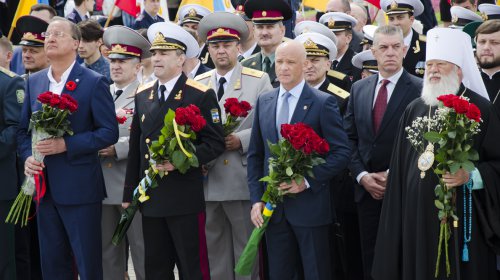 На площади 10 Апреля почтили память погибших в годы Второй Мировой войны