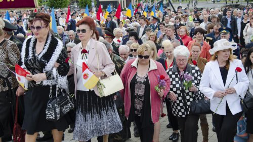 На площади 10 Апреля почтили память погибших в годы Второй Мировой войны