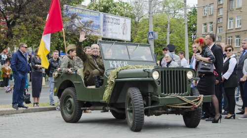 На площади 10 Апреля почтили память погибших в годы Второй Мировой войны