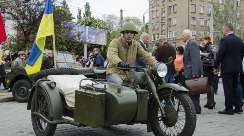 На площади 10 Апреля почтили память погибших в годы Второй Мировой войны