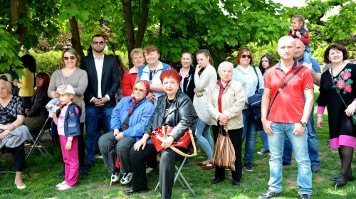 «Привал» для ветеранов в парке Горького: концерт, парад ретро-автомобилей, полевая кухня