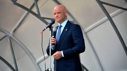 «Привал» для ветеранов в парке Горького: концерт, парад ретро-автомобилей, полевая кухня