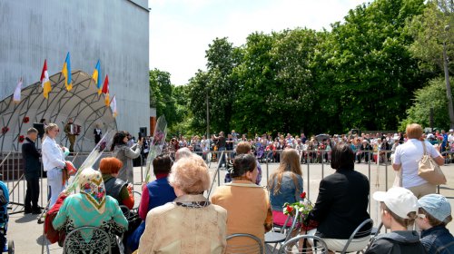 «Привал» для ветеранов в парке Горького: концерт, парад ретро-автомобилей, полевая кухня