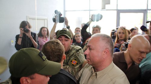 Протесты под ОГА: волонтер и замгубернатора сцепились