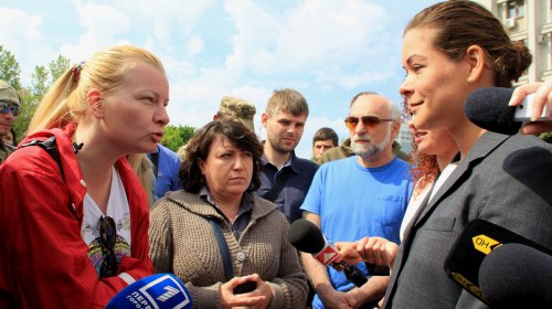 Протесты под ОГА: волонтер и замгубернатора сцепились