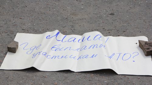Протесты под ОГА: волонтер и замгубернатора сцепились