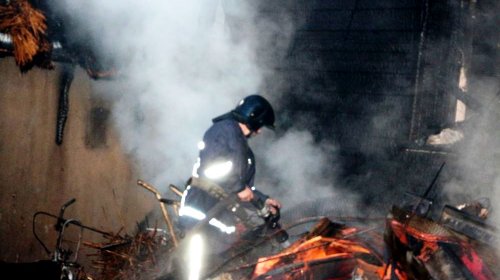 Одесса: спасатели ликвидировали пожар и спасли два жилых дома