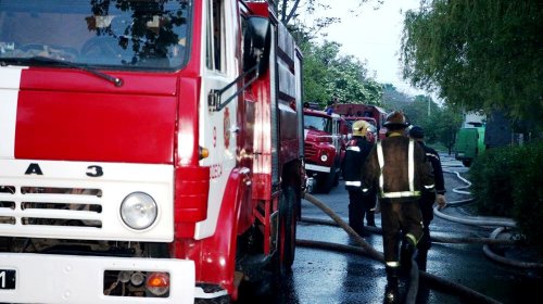 Одесса: спасатели ликвидировали пожар и спасли два жилых дома