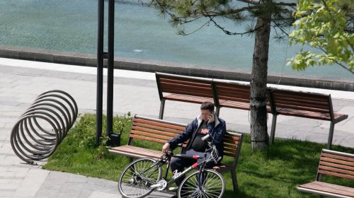 Майская Аркадия: первые пляжники, стройки и отдыхающие (фоторепортаж)
