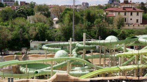 Майская Аркадия: первые пляжники, стройки и отдыхающие (фоторепортаж)
