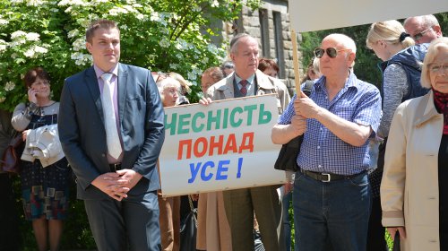 Спор вокруг одесского Дома профсоюзов: дело передано в Конституционный суд