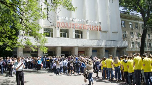Веселые и находчивые школьники сражались за «Кубок мэра» (фоторепортаж)