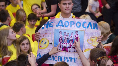 Веселые и находчивые школьники сражались за «Кубок мэра» (фоторепортаж)
