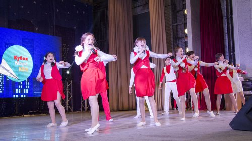 Веселые и находчивые школьники сражались за «Кубок мэра» (фоторепортаж)