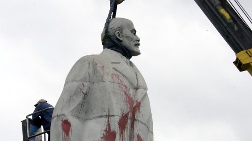 Демонтировать одесского Ленина с первой попытки не удалось