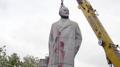 Демонтировать одесского Ленина с первой попытки не удалось