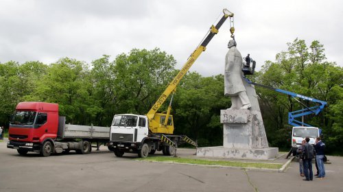 Демонтировать одесского Ленина с первой попытки не удалось