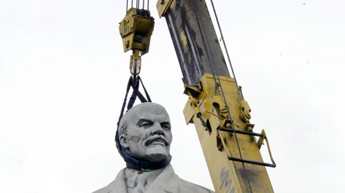 Демонтировать одесского Ленина с первой попытки не удалось