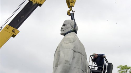 Демонтировать одесского Ленина с первой попытки не удалось
