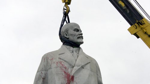 Демонтировать одесского Ленина с первой попытки не удалось