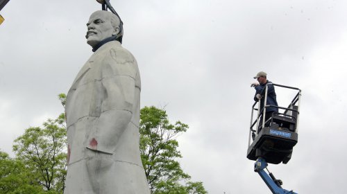 Демонтировать одесского Ленина с первой попытки не удалось
