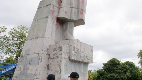 Демонтировать одесского Ленина с первой попытки не удалось