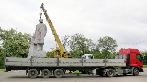 Демонтировать одесского Ленина с первой попытки не удалось