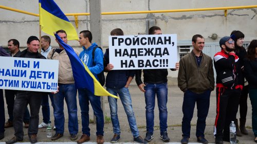 Измаильские рабочие попытались пообщаться с Гройсманом