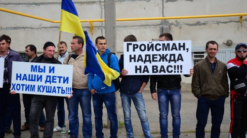 Измаильские рабочие попытались пообщаться с Гройсманом