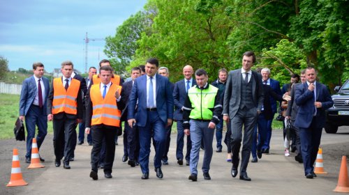 Гройсмана вывезли на дорогу Одесса — Южный