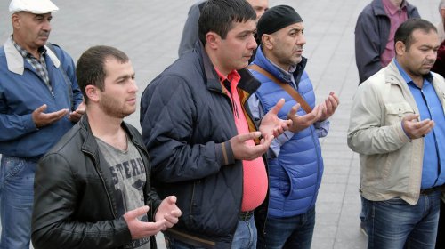 Акция памяти жертв депортации крымских татар (фоторепортаж)