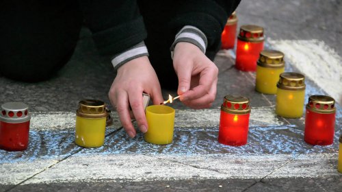 Акция памяти жертв депортации крымских татар (фоторепортаж)