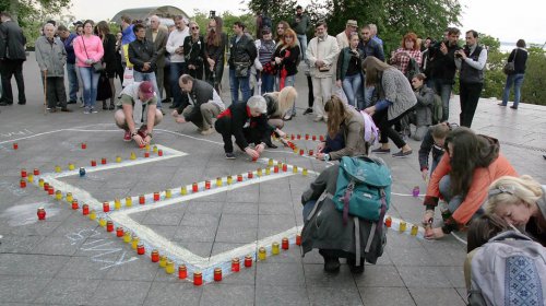 Акция памяти жертв депортации крымских татар (фоторепортаж)