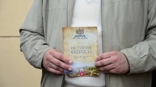 На Приморском бульваре появилась доска-эскиз в честь Хаджибея