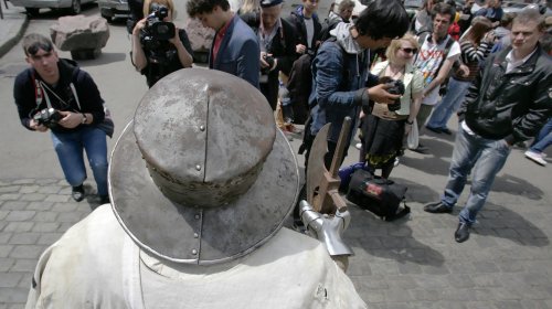 По Одессе прошли средневековые рыцари (фоторепортаж)
