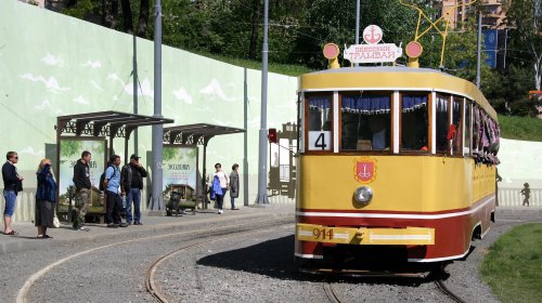 Между Аркадией и Херсонским сквером запустили ретротрамвай (фоторепортаж)