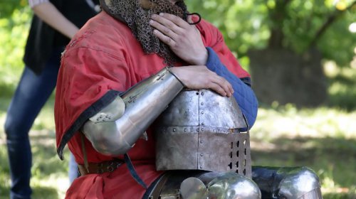 Средневековые бои на мечах в одесском парке (фоторепортаж)