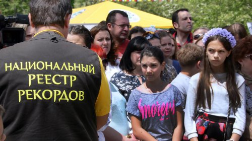 Фестиваль клубники в Одессе: фотозоны, мастер-классы и торт-рекордсмен (фоторепортаж)