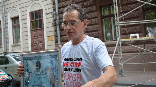 Одесса: кот-долгожитель, уличный гимнаст и велосипедист попали в Книгу рекордов Украины