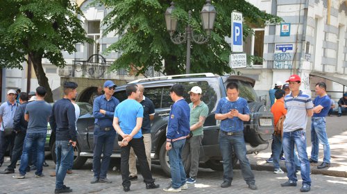Вьетнамцы пикетировали здание облпрокуратуры 