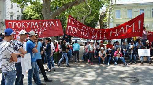 Вьетнамцы пикетировали здание облпрокуратуры 