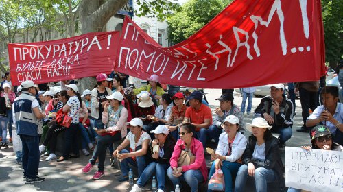 Вьетнамцы пикетировали здание облпрокуратуры 